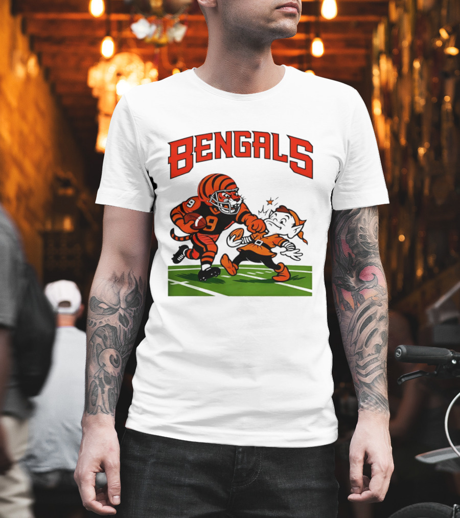 Bengals Tiger Player Tackling Browns Elf Cleveland Rivalry T-Shirt