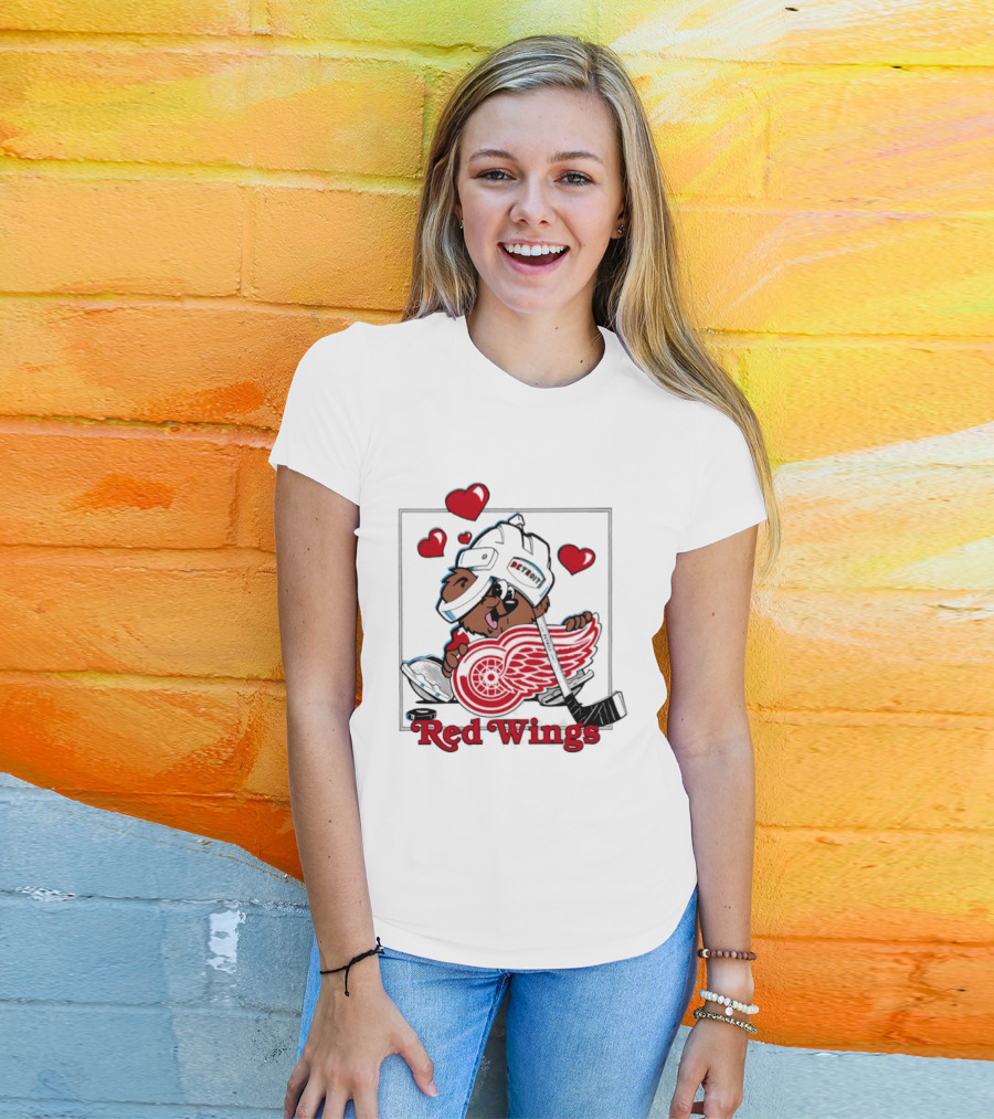 Detroit Red Wings Bear Hugging Hockey Heart With Hearts T-Shirt