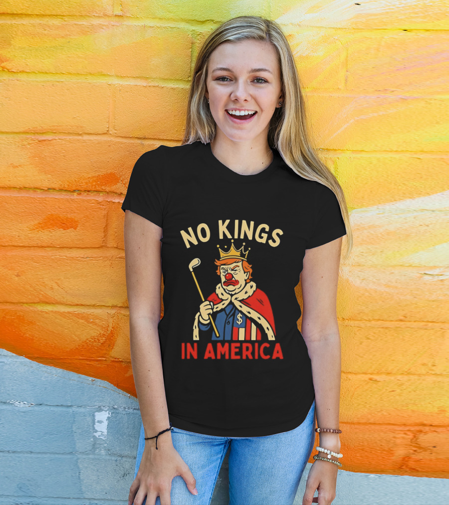 No Kings In America Trump Clown Wearing Crown And Red Nose Golf Club T-Shirt