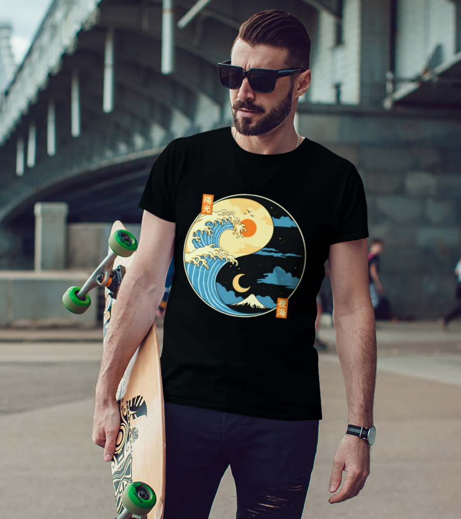 The Great Wave Off Kanagawa And Mount Fuji Yin Yang Sun And Moon Balance T-Shirt