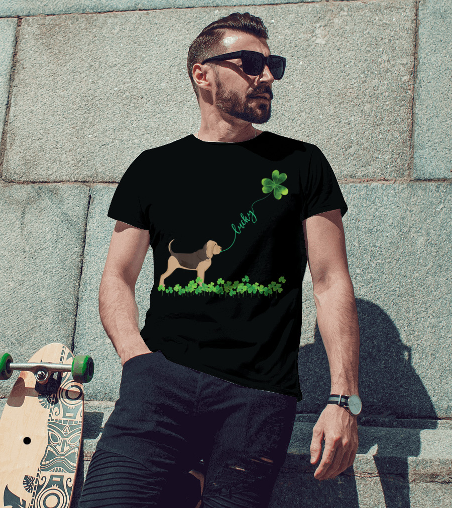 Lucky Bloodhound Dog With Shamrock St Patrick Day T-Shirt