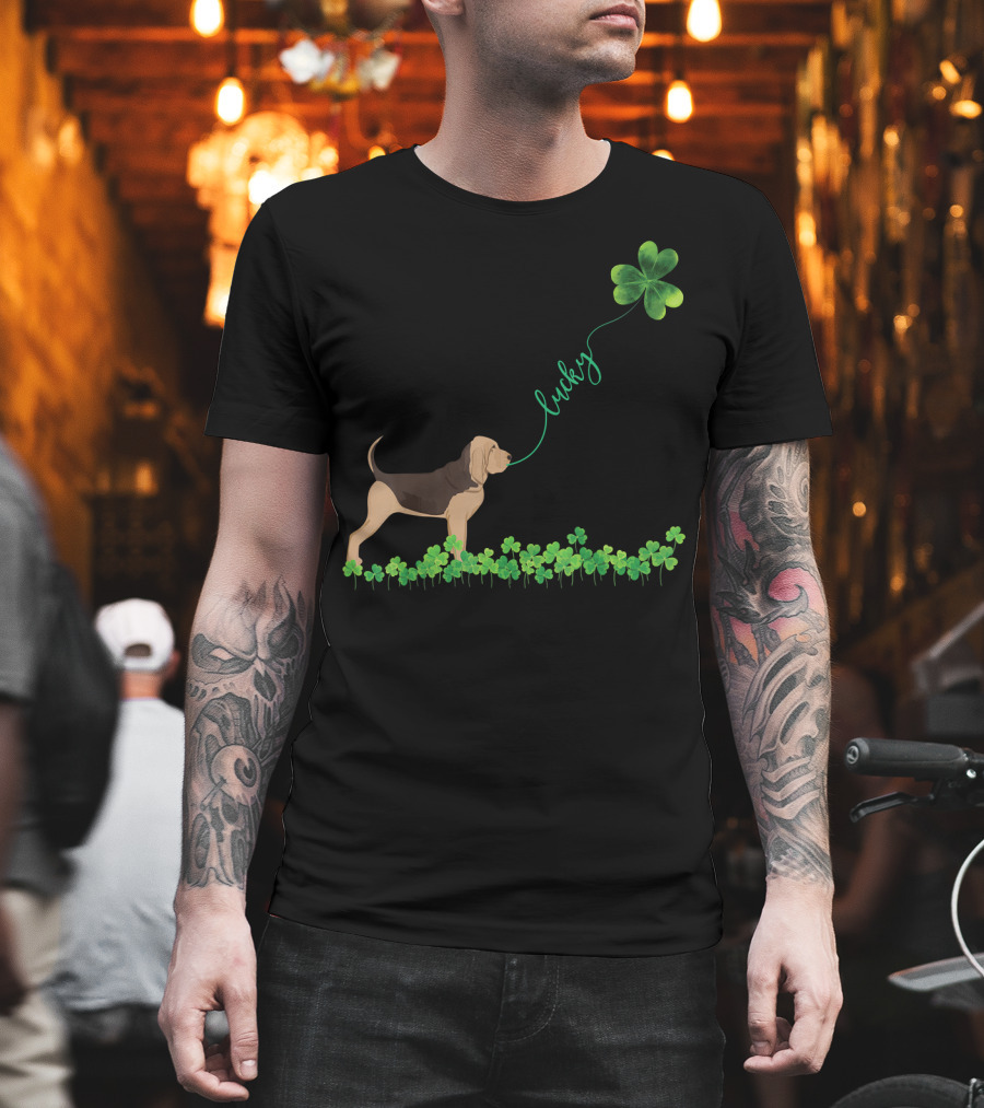 Lucky Bloodhound Dog With Shamrock St Patrick Day T-Shirt
