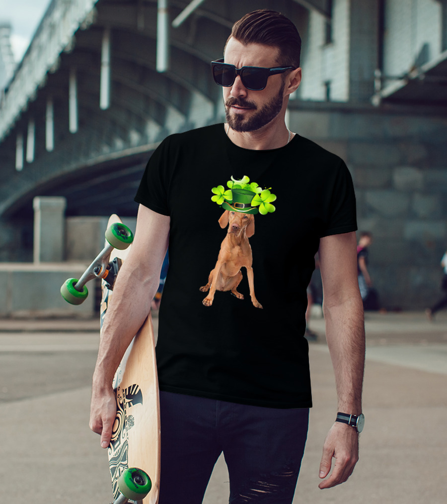 St Patricks Day Hungarian Vizsla Dog With Irish Clover Hat T-Shirt