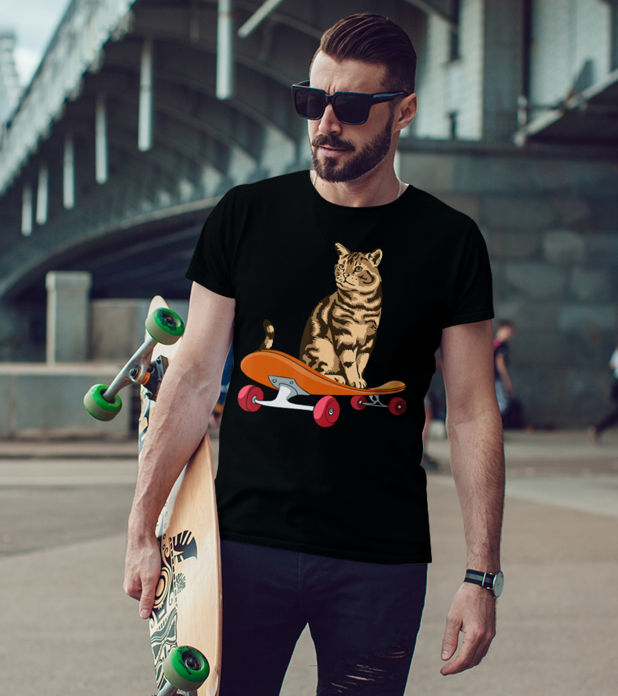 Funny Cat Skateboarding Animal Lover T-Shirt