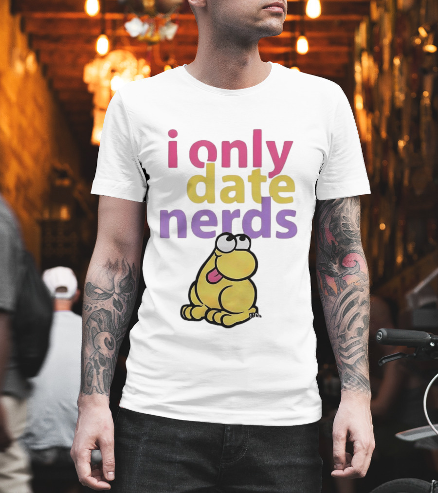 I Only Date Nerds Colorful Cartoon Worm Fun Playful Humor T-Shirt