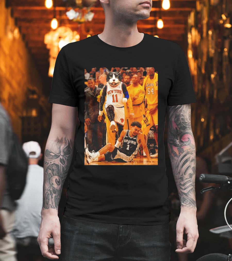 New York Knicks 11 Cat Dunks On Spurs Player Victor Wembanyama With Crowd And Lakers Players T-Shirt