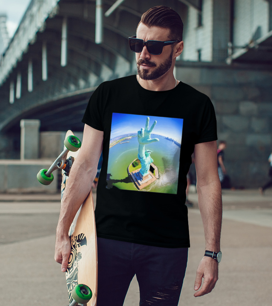Jalen Brunson Statue Of Liberty Victory Gesture Photo T-Shirt