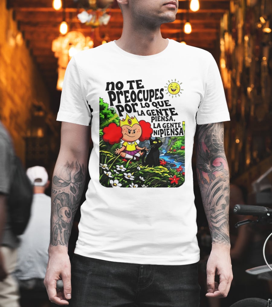 No Te Preocupes Por Lo Que La Gente Piensa Meditando Chica Corona Gato T-Shirt