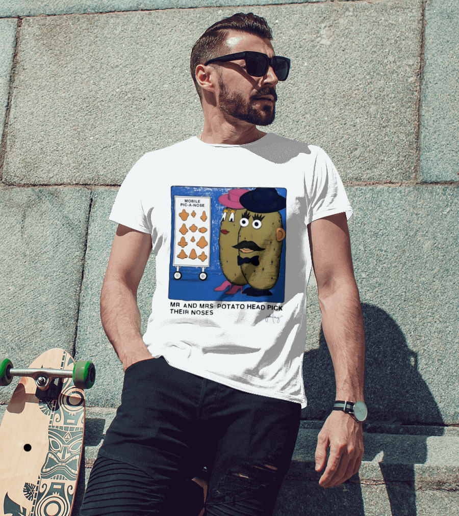Mobile Pic A Nose Mr And Mrs Potato Head Pick Their Noses T-Shirt