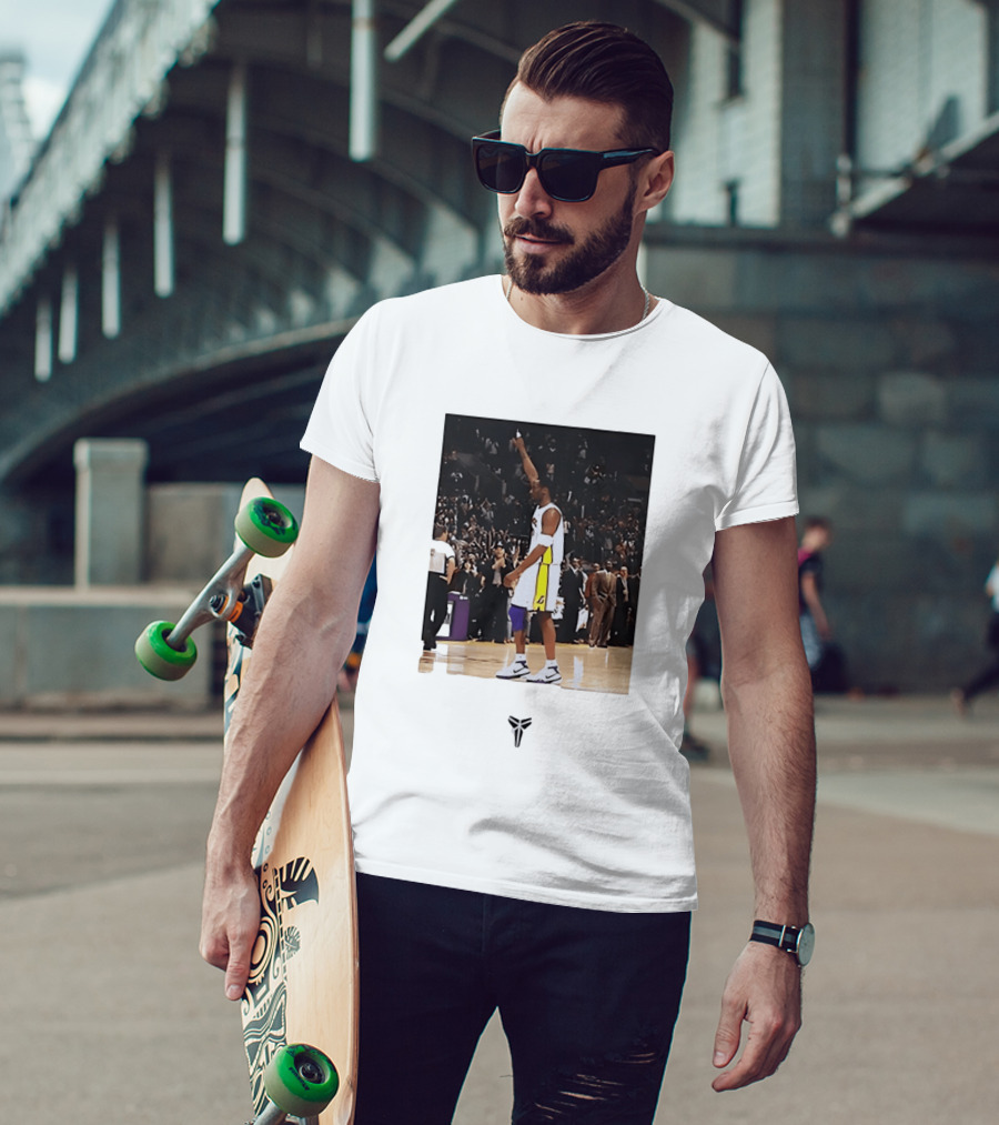 Kobe Bryant Los Angeles Lakers NBA Iconic Court Celebration T-Shirt