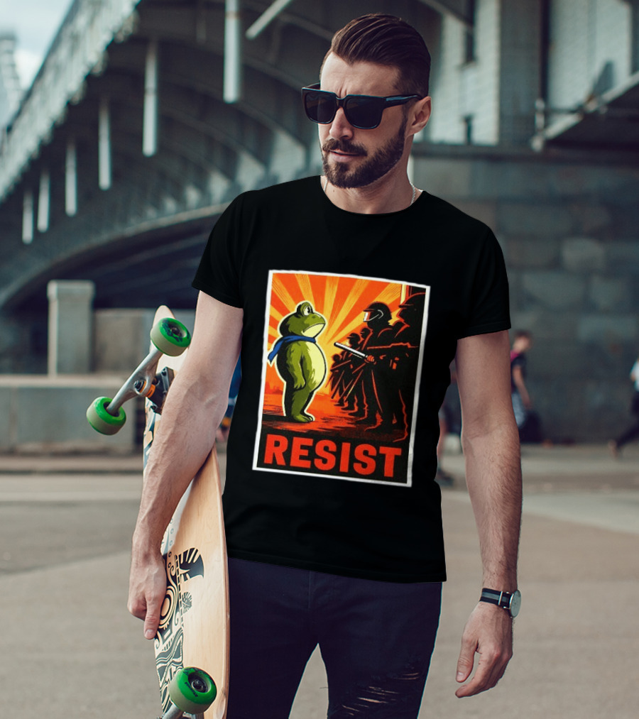 Resist Portland Frog 2025 Anti Fascism Protest Art With Frog And Riot Police T-Shirt