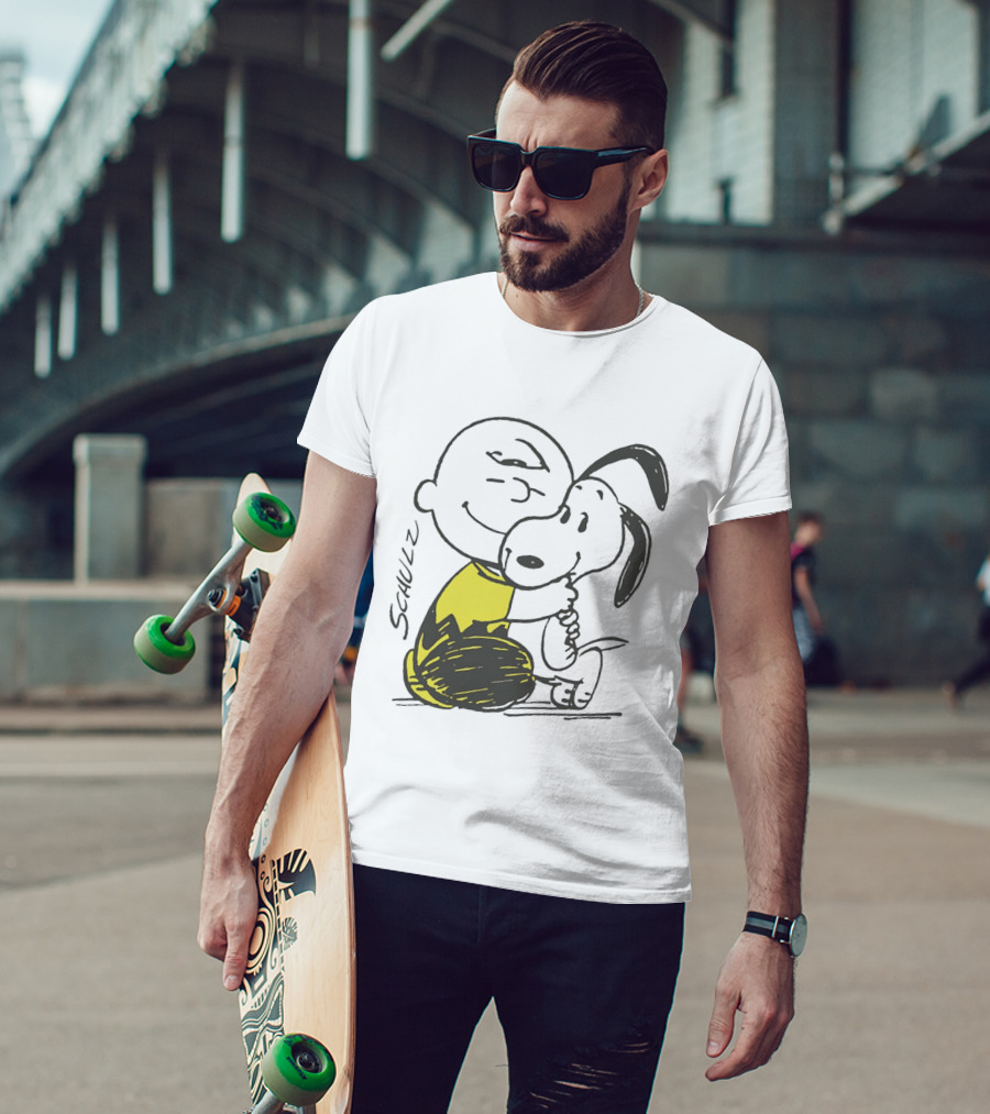 Schulz Charlie Brown Snoopy Hugging Classic Peanuts Friendship T-Shirt