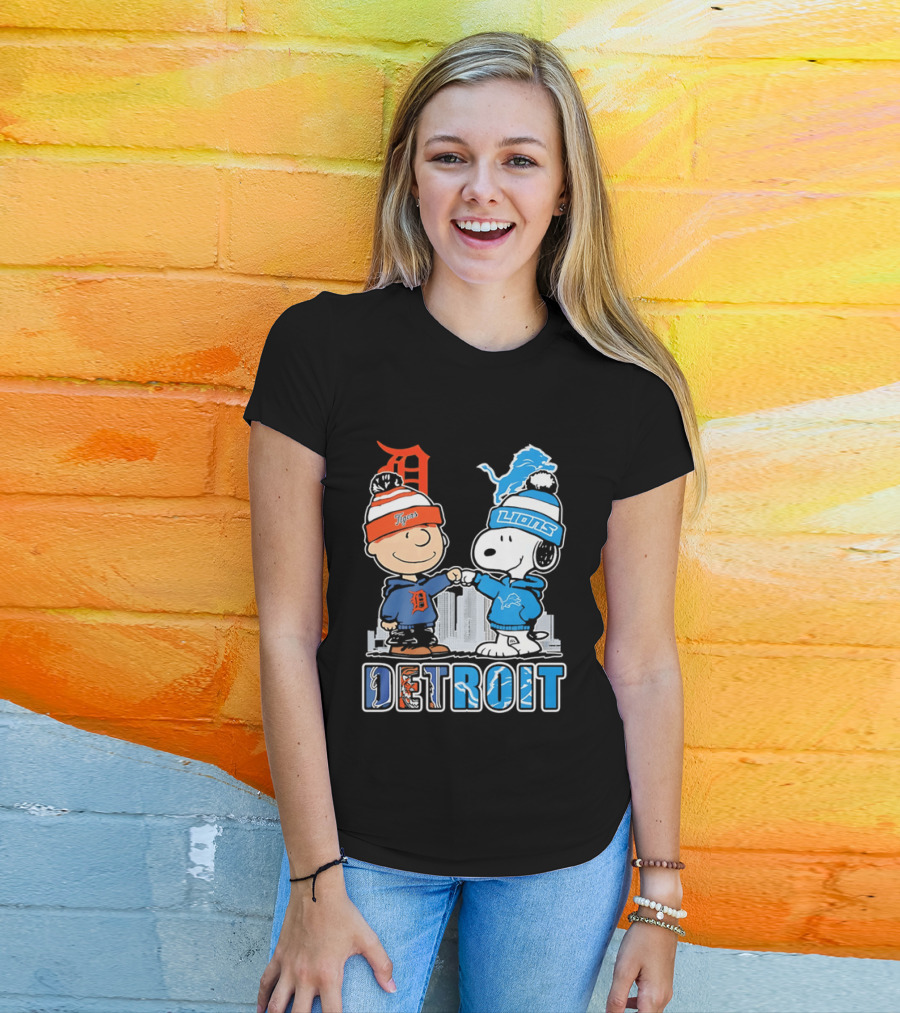 Charlie Brown Snoopy Detroit Tigers Lions Fist Bump Peanuts T-Shirt