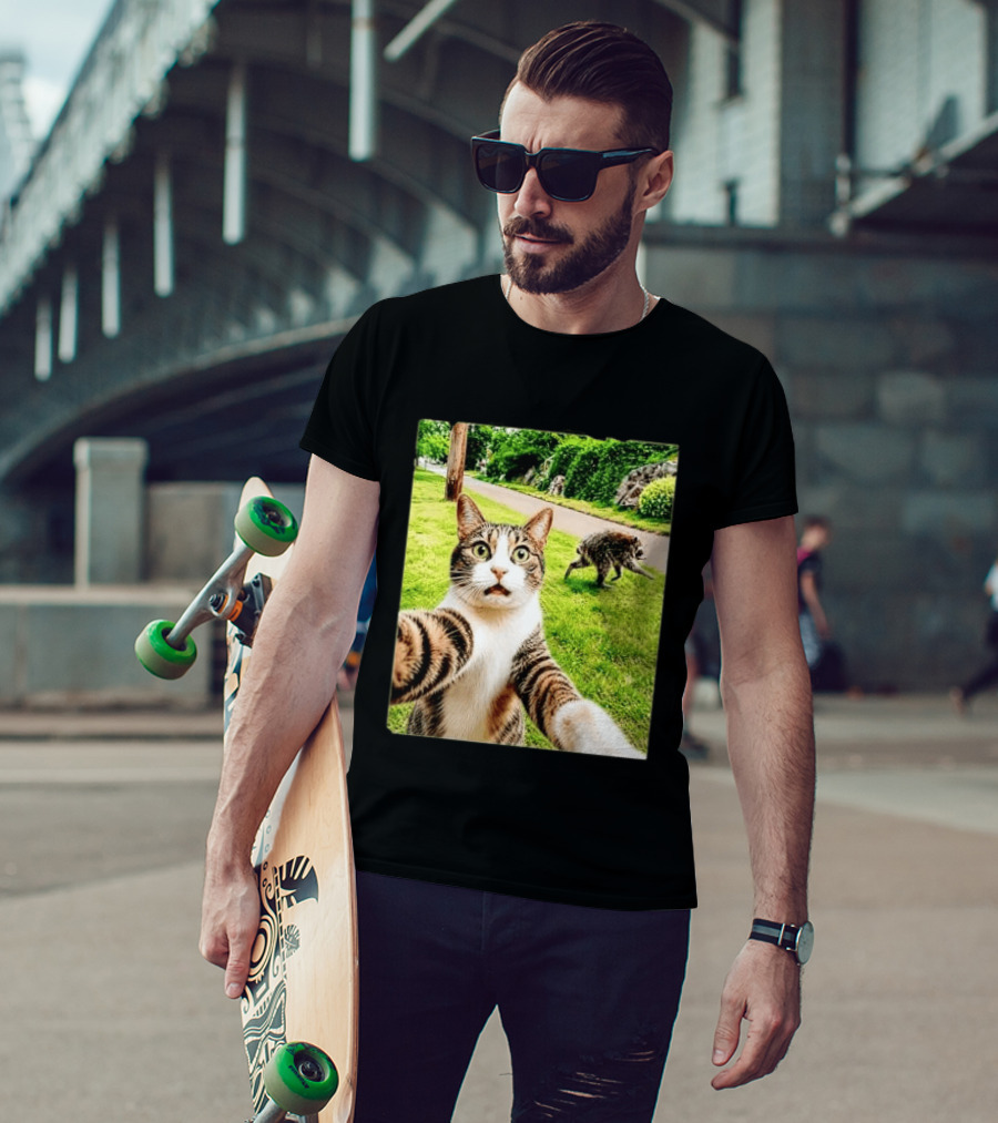 Shocked Face Tabby Cat Taking Selfie With Running Raccoon On Lawn Road T-Shirt