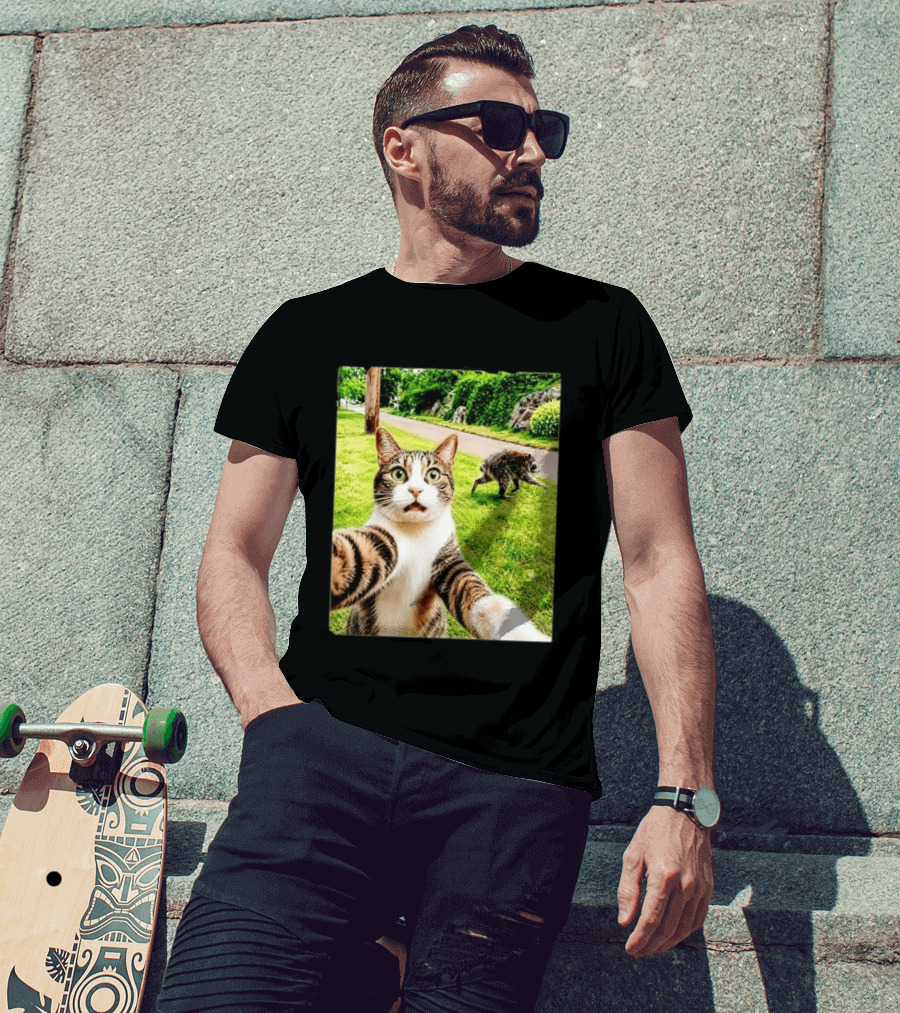 Shocked Face Tabby Cat Taking Selfie With Running Raccoon On Lawn Road T-Shirt