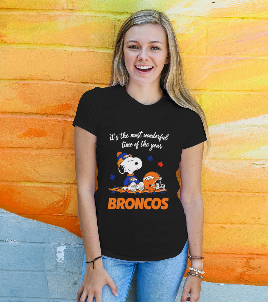 Denver Broncos Snoopy Its The Most Wonderful Time Of Year Autumn Leaves T-Shirt