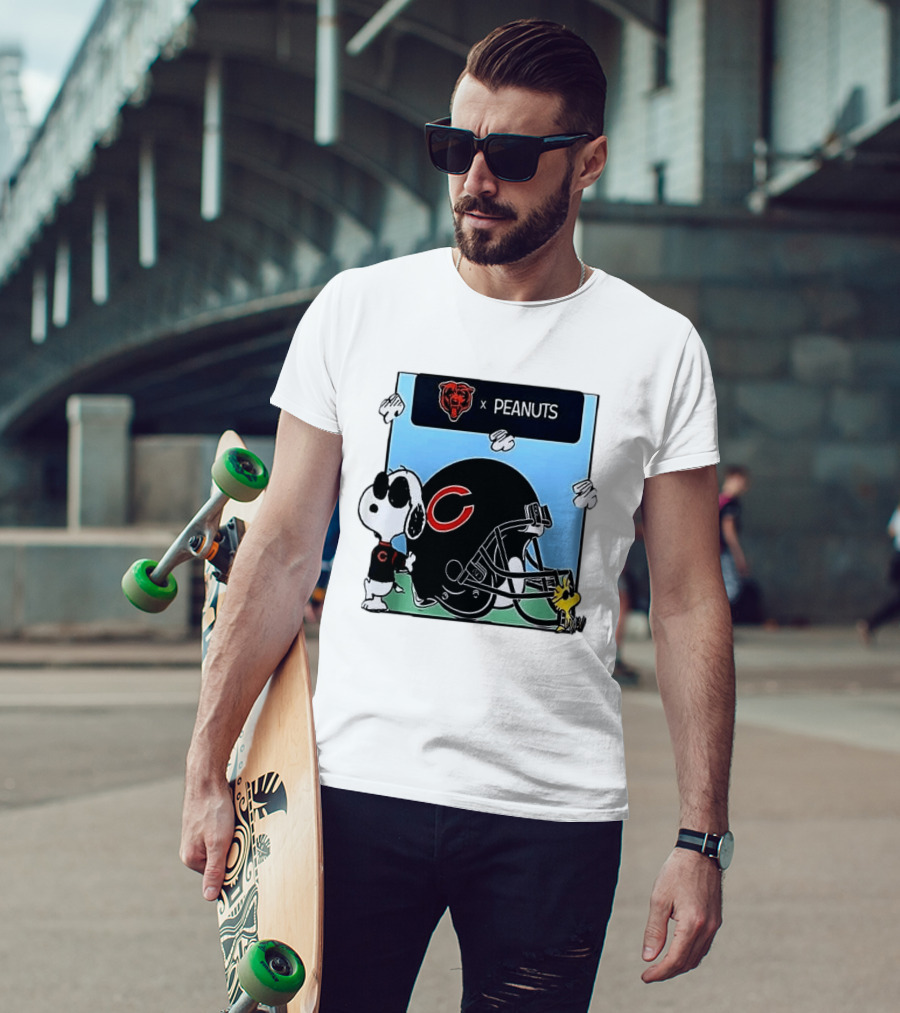 Chicago Bears X Peanuts Snoopy Woodstock Football Collaboration T-Shirt