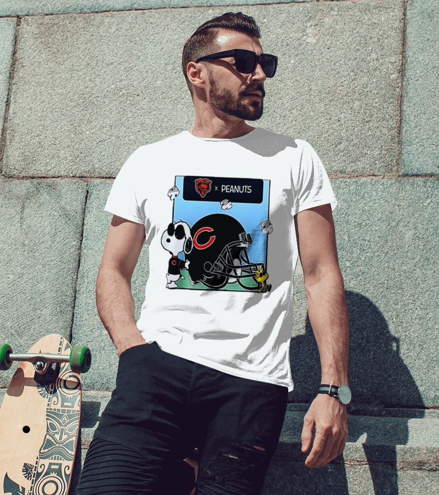 Chicago Bears X Peanuts Snoopy Woodstock Football Collaboration T-Shirt
