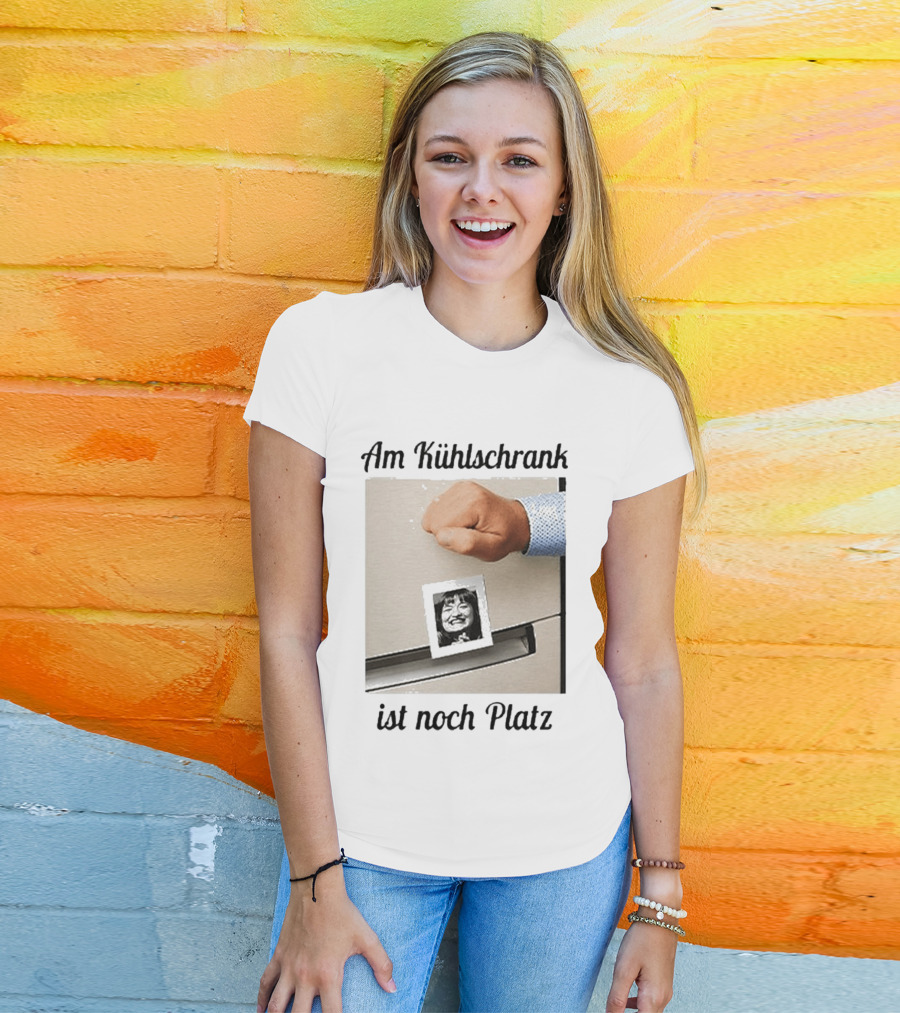 Am Kühlschrank Ist Noch Platz Foto Moustache Hand T-Shirt