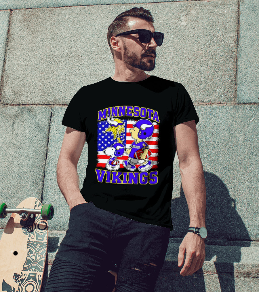 Minnesota Vikings Snoopy Woodstock American Flag Football 2026 T-Shirt