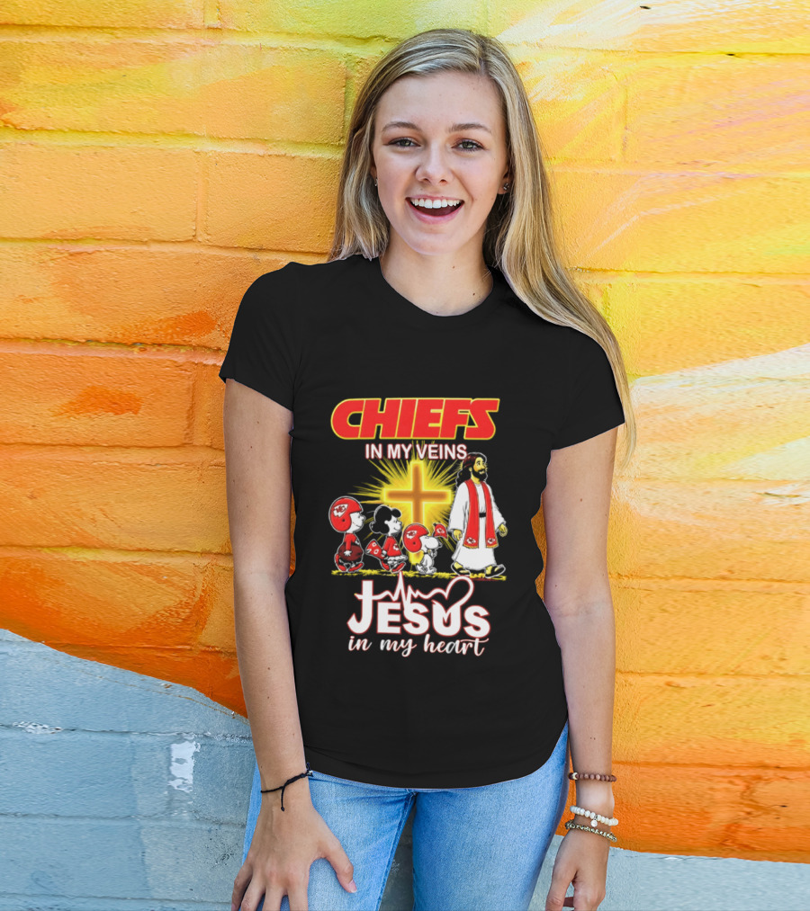 Chiefs In My Veins Jesus In My Heart Snoopy And Charlie Football T-Shirt