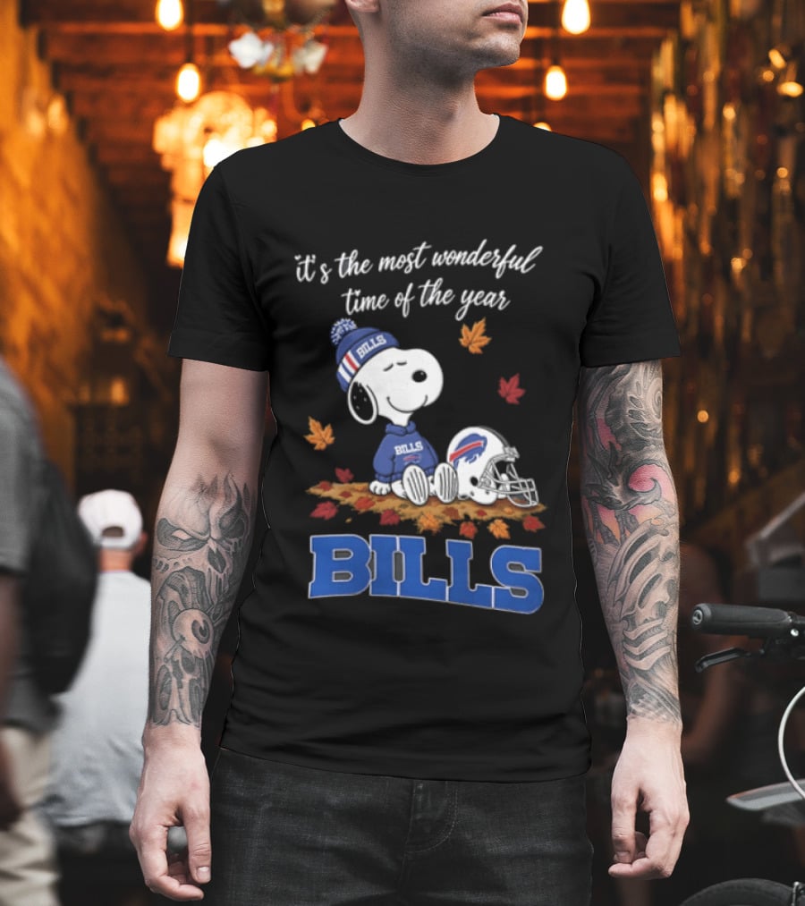 It's The Most Wonderful Time Of Year Snoopy Buffalo Bills Sitting Helmet Leaves T-Shirt