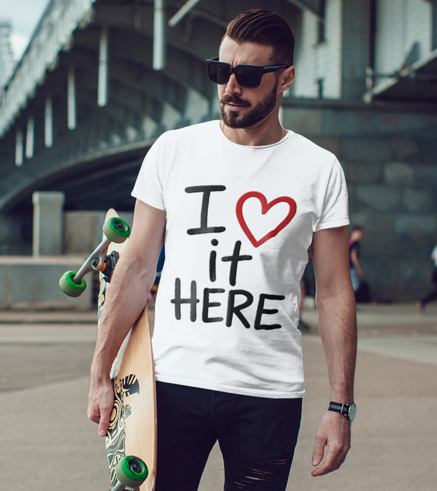 I Love It Here Red Heart Handwritten Doodle T-Shirt