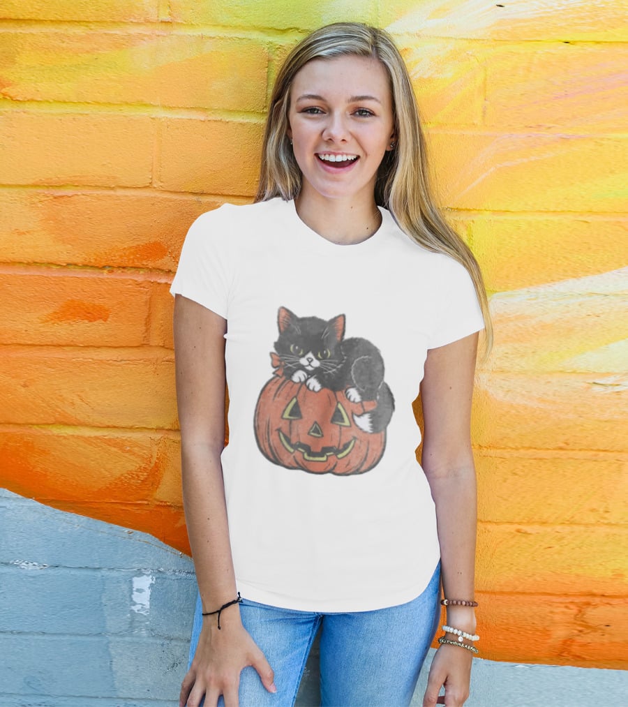 The Pumpkin Cat Halloween Black Cat On Jack O' Lantern T-Shirt