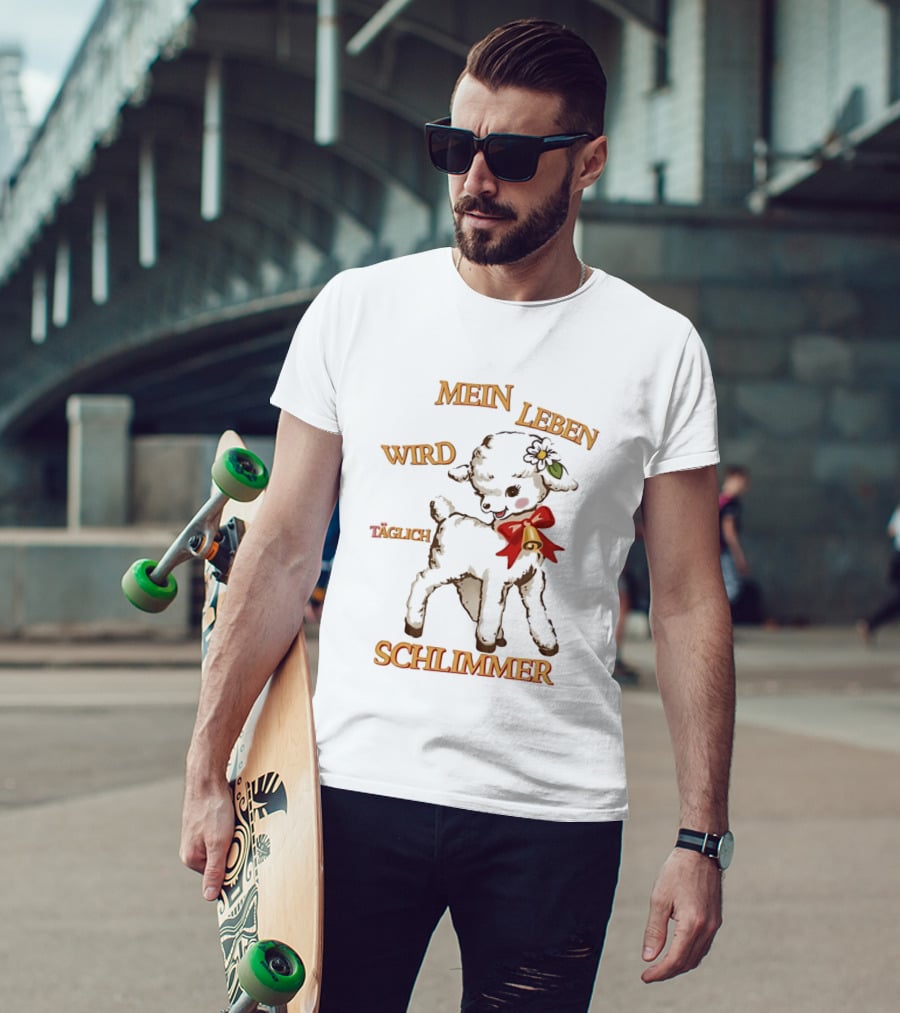 Mein Leben Wird Täglich Schlimmer Süßes Lamm Mit Glocke Und Blume T-Shirt