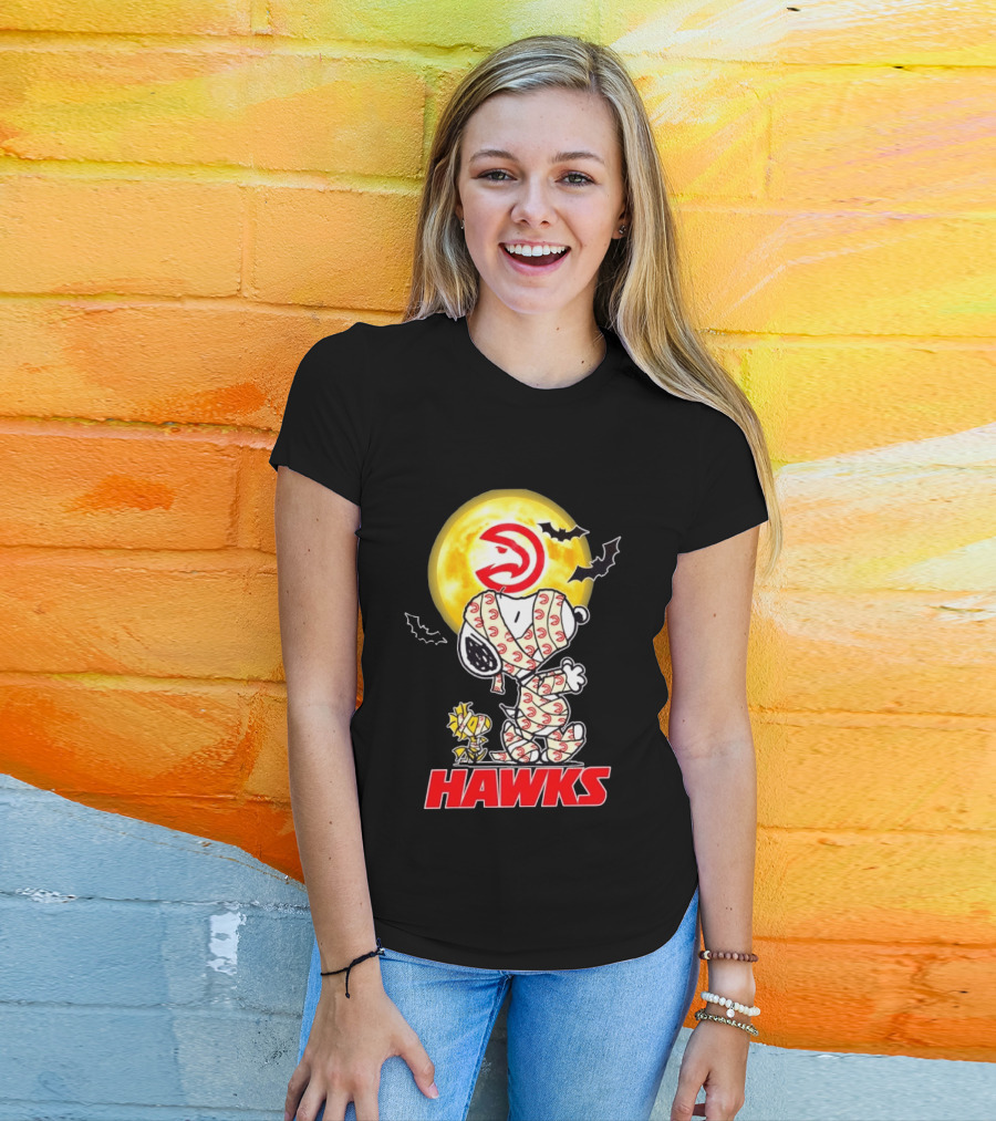 Atlanta Hawks Snoopy Woodstock Mummy Halloween Moon Bats T-Shirt