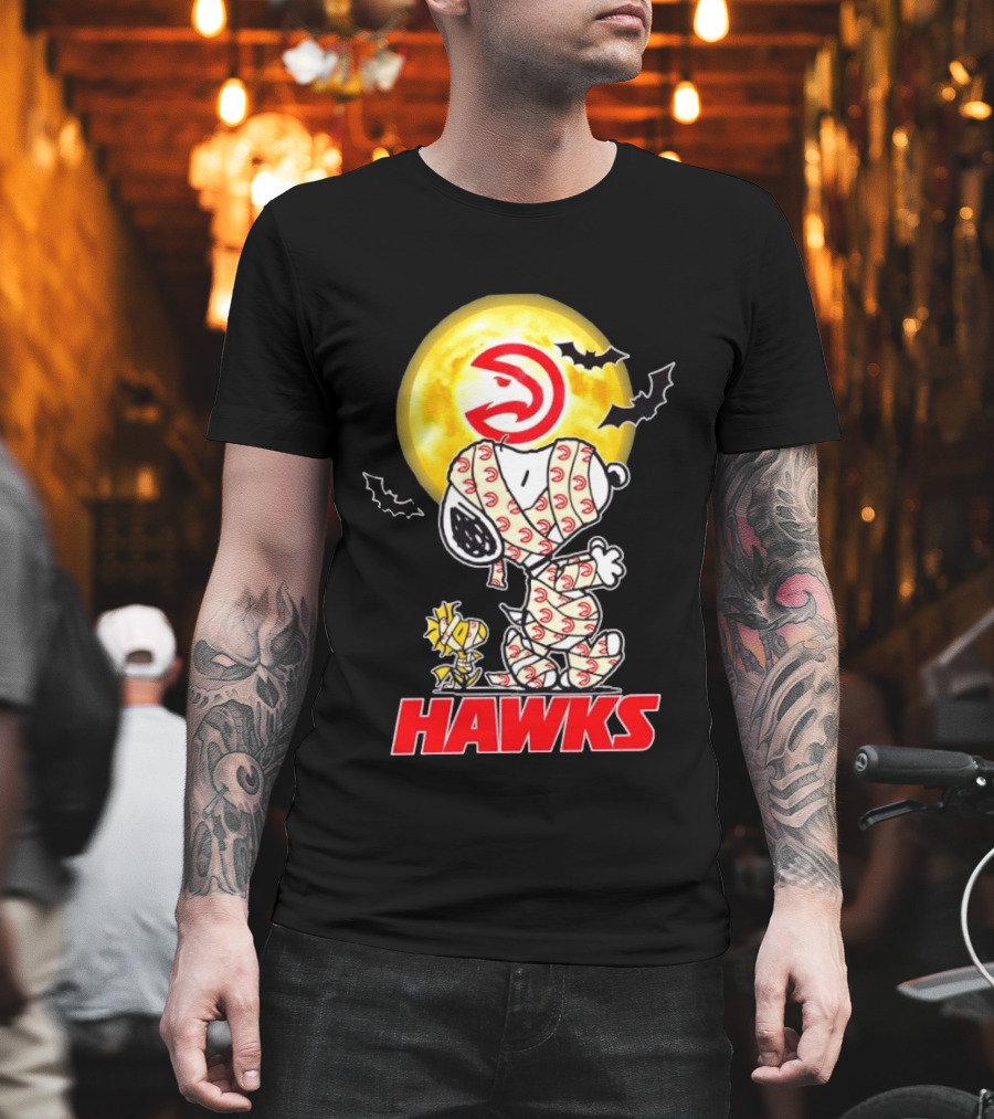 Atlanta Hawks Snoopy Woodstock Mummy Halloween Moon Bats T-Shirt