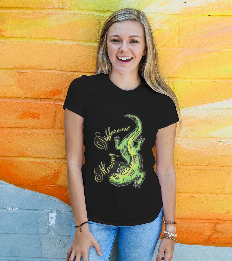 Different Moving Green Lizard Iguana Line Sketch T-Shirt