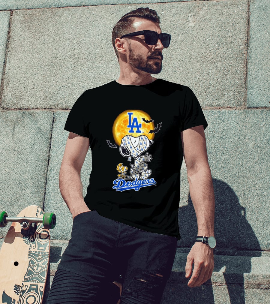Los Angeles Dodgers Snoopy Woodstock Mummy Halloween Baseball Moon Bats T-Shirt