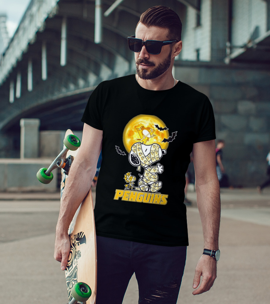 Pittsburgh Penguins Snoopy Woodstock Mummy Halloween Moon Bats T-Shirt