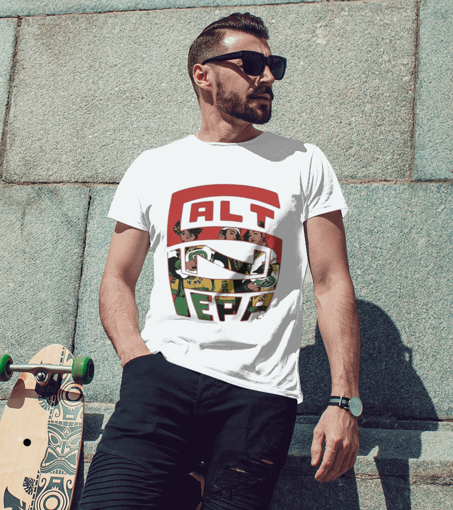 Salt N Pepa Group Members In Bold Outfits T-Shirt