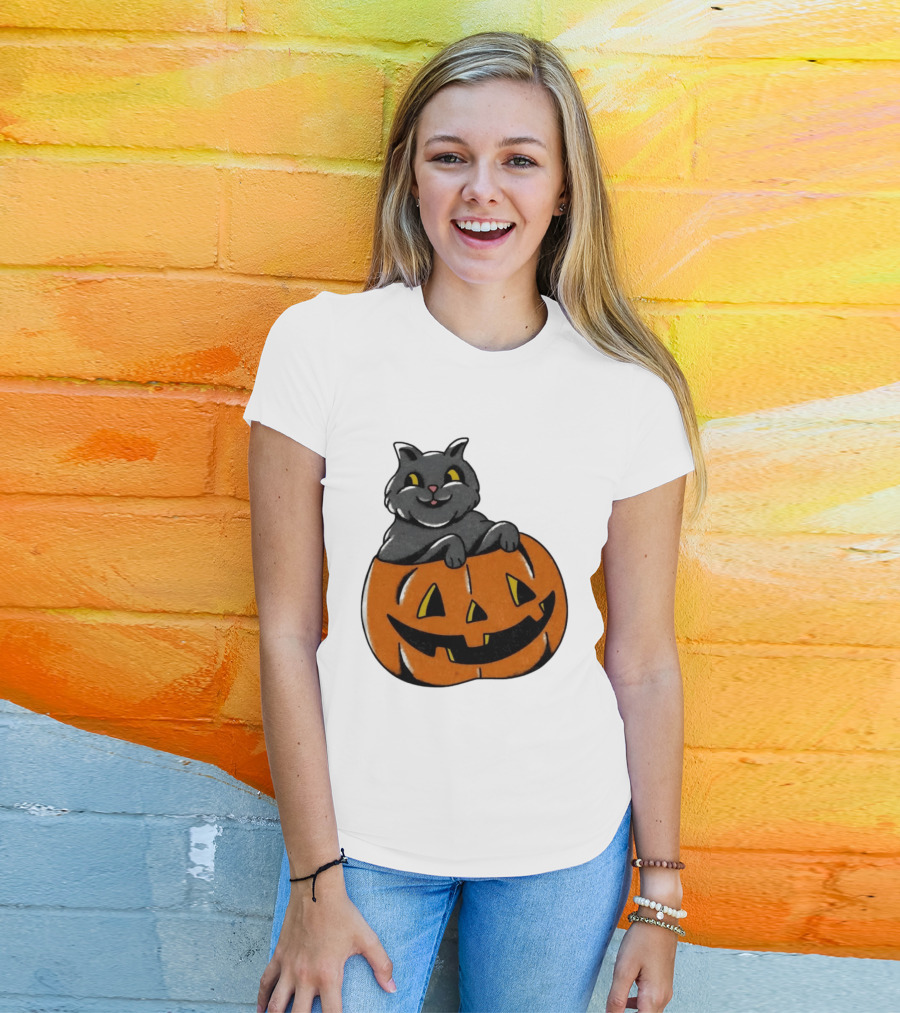 Black Cat In Jack O' Lantern Halloween Pumpkin T-Shirt