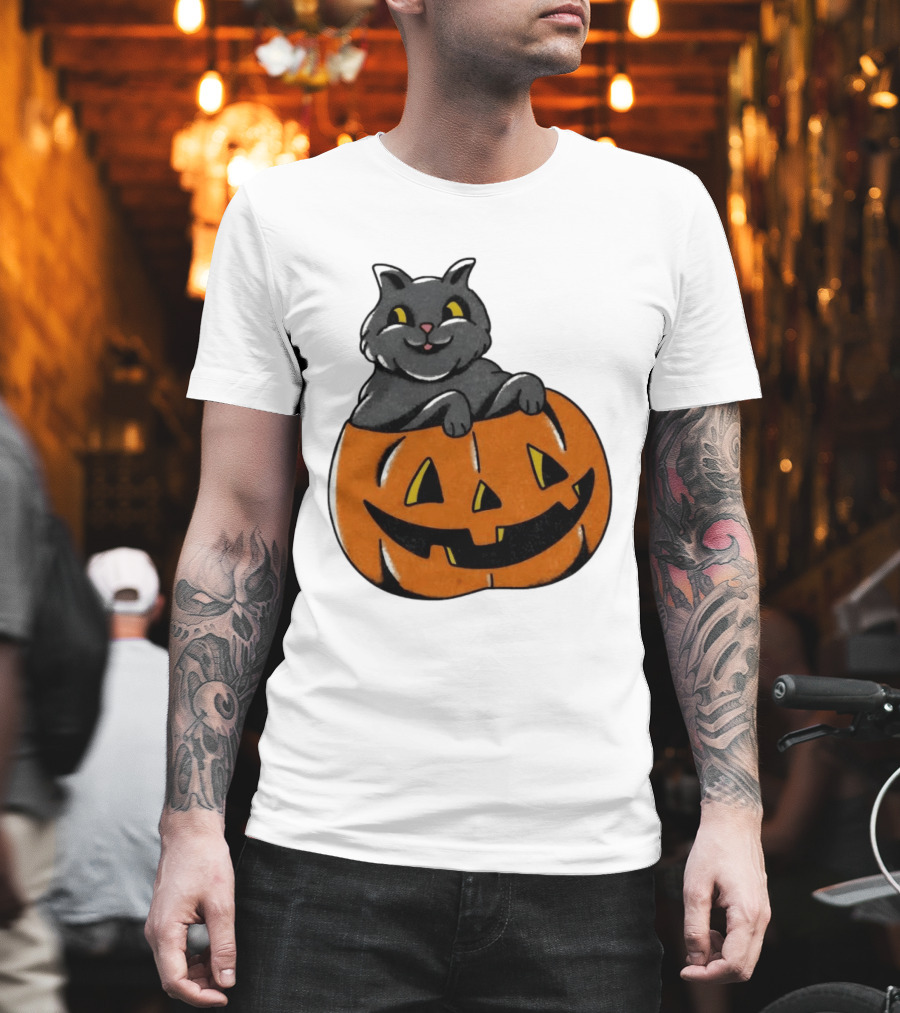 Black Cat In Jack O' Lantern Halloween Pumpkin T-Shirt
