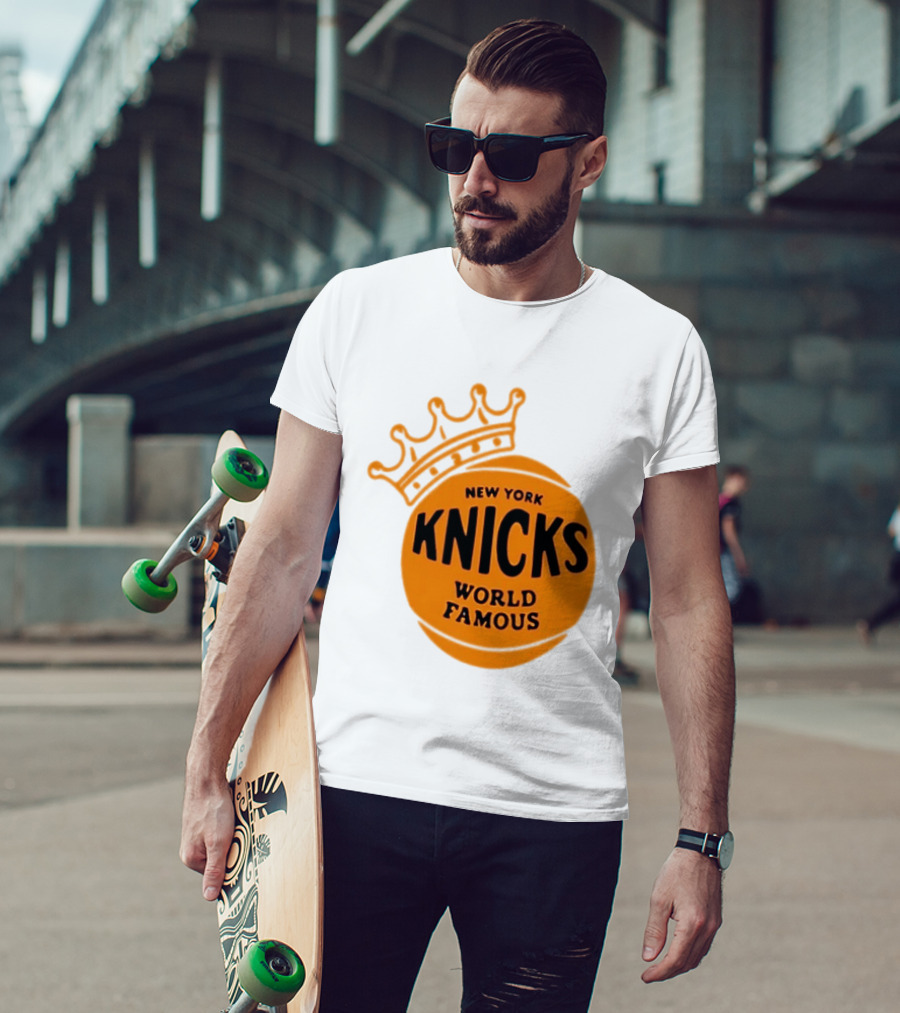 New York Knicks NBA Basketball World Famous Crown T-Shirt