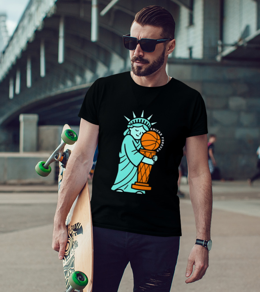 Statue Of Liberty Hug Larry O'Brien Trophy Knicks Forever T-Shirt