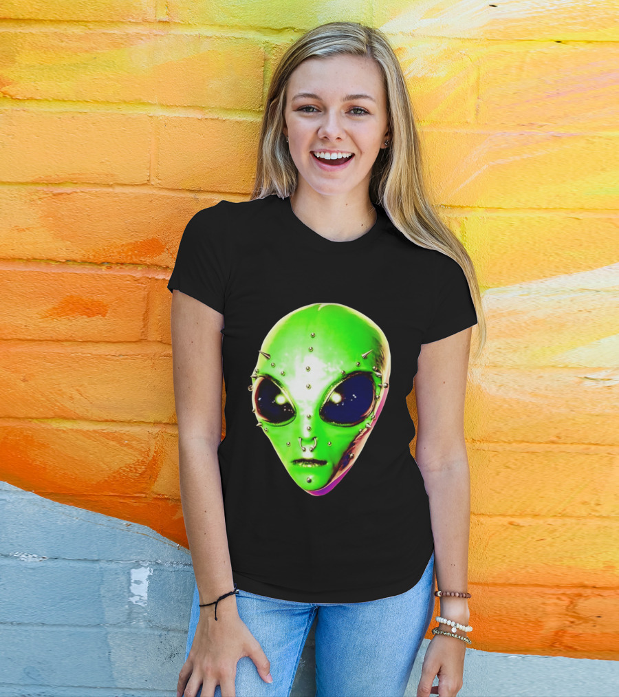 Believe Alien Pierced Face Extraterrestrial Iconic Green Martian Head T-Shirt