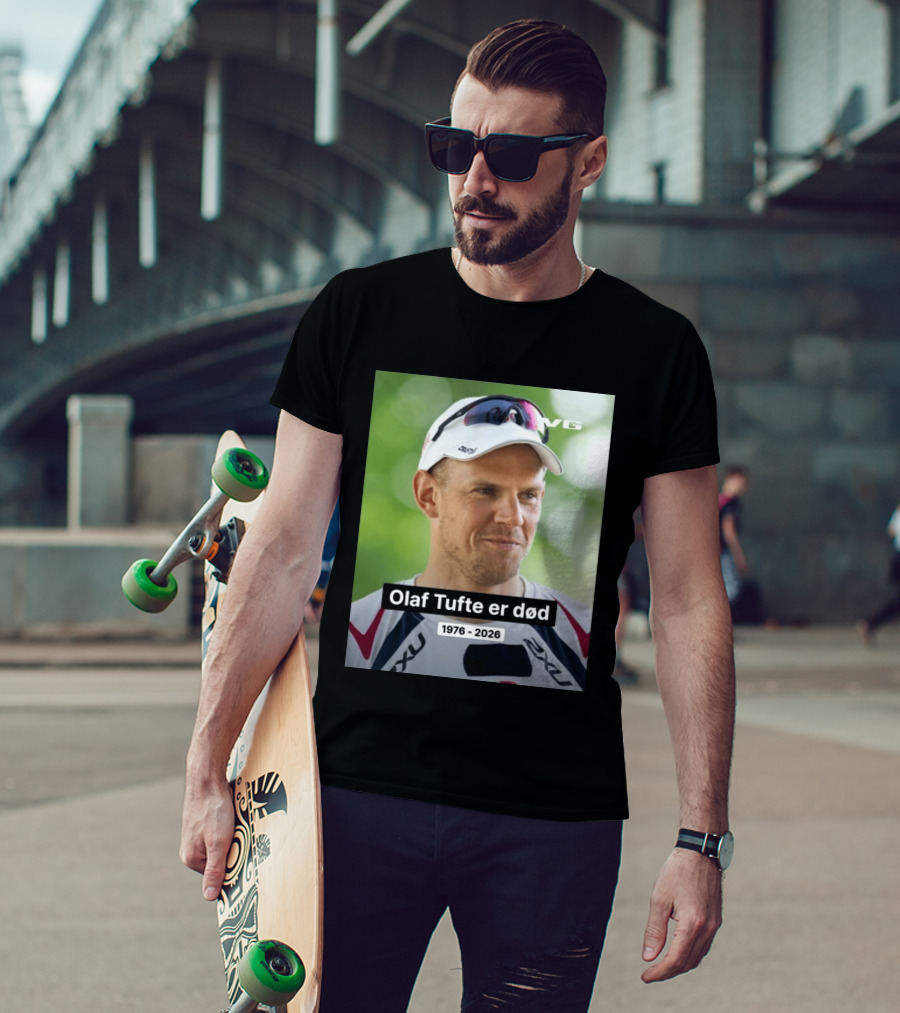 Olaf Tufte Er Død 1976 2026 VG 2XU T-Shirt