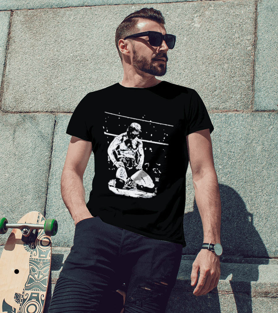 Rey Mysterio WWE Kneeling Pose Iconic Wrestler Image T-Shirt