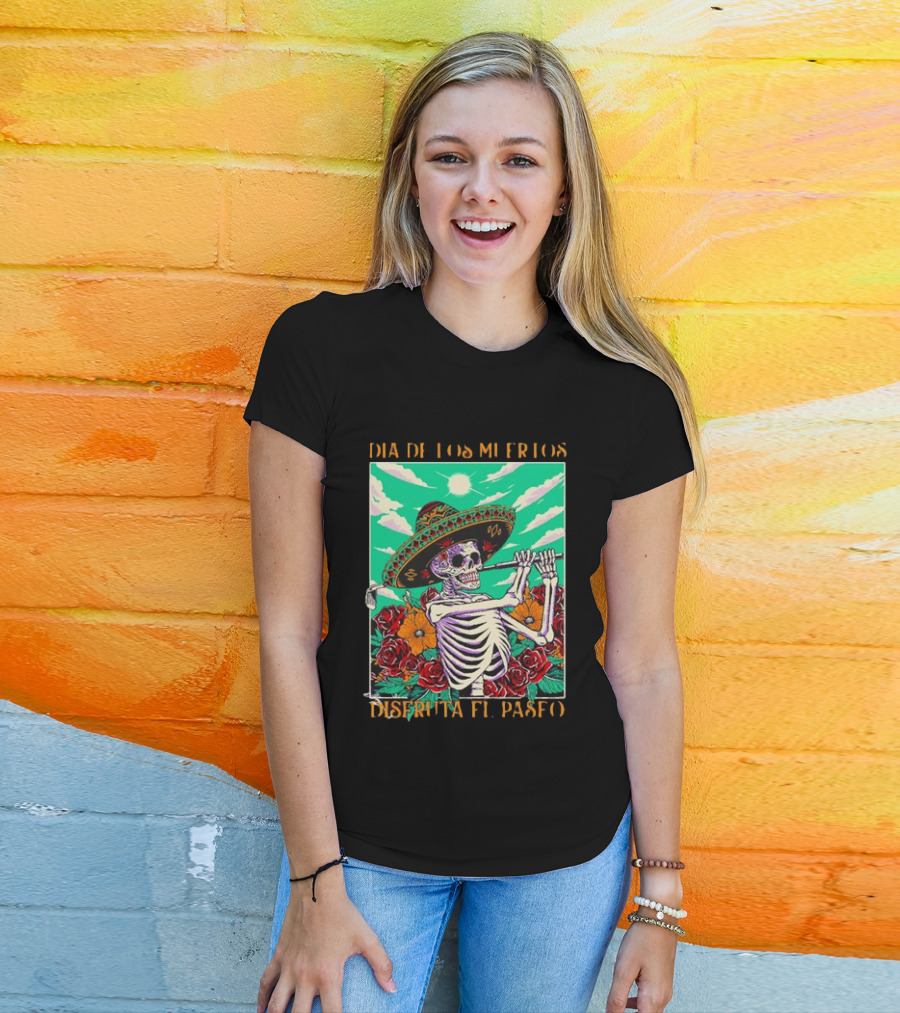 Calavera Golfer Día De Los Muertos Sombrero Flores Disfruta El Paseo T-Shirt