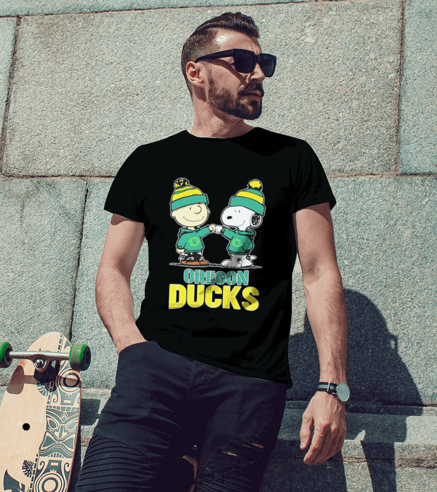 Charlie Brown Snoopy Fist Bump Oregon Ducks Fan Gear T-Shirt