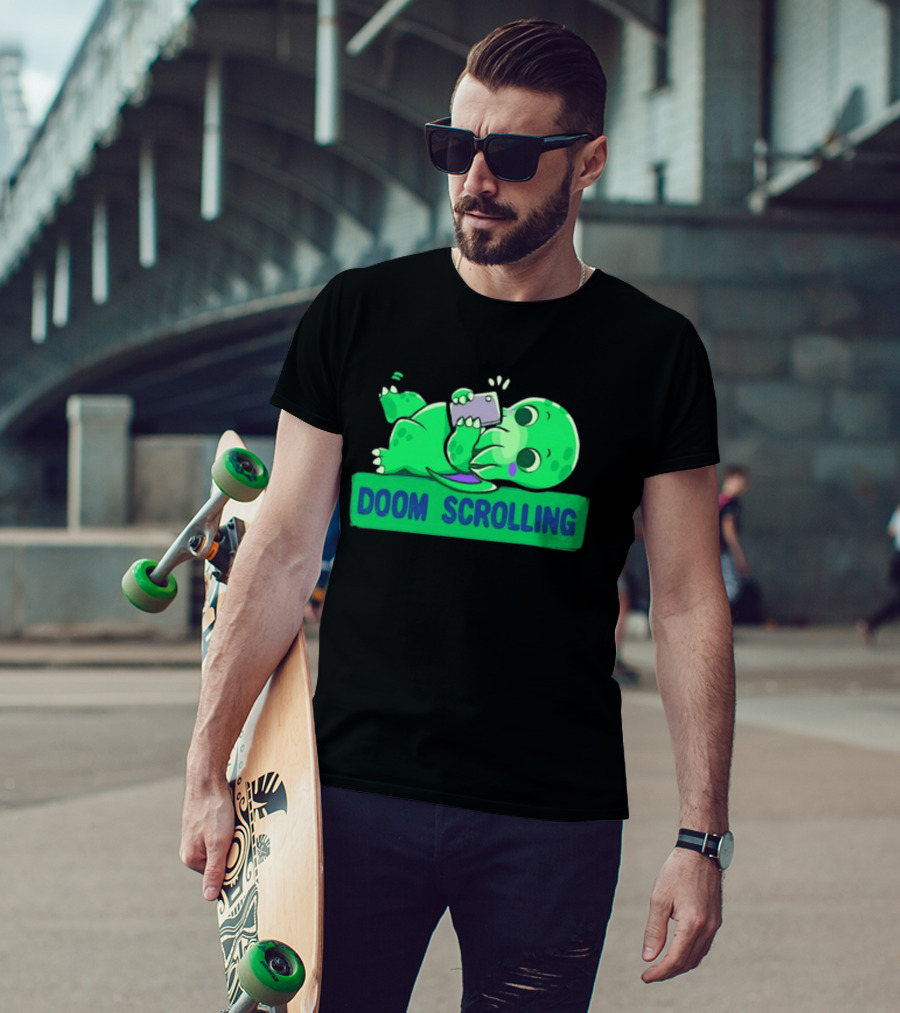 Doom Scrolling Cthulhu Lovecraft Monster With Smartphone T-Shirt