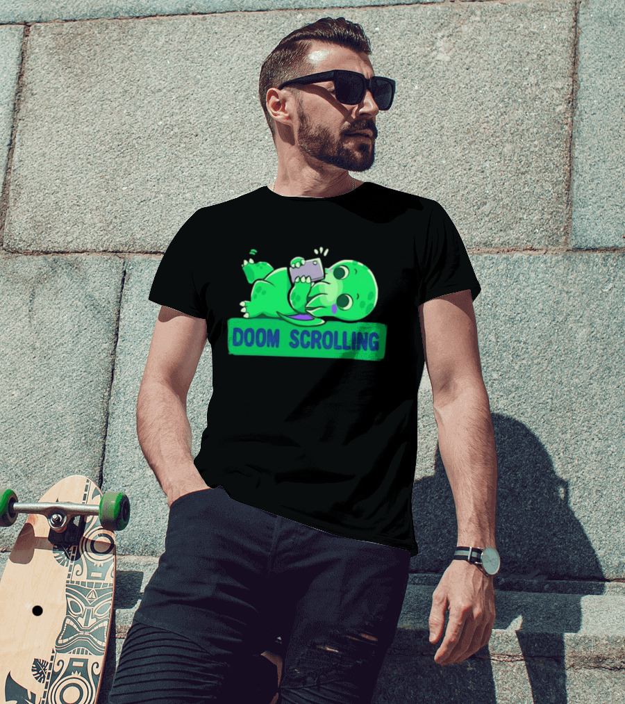 Doom Scrolling Cthulhu Lovecraft Monster With Smartphone T-Shirt