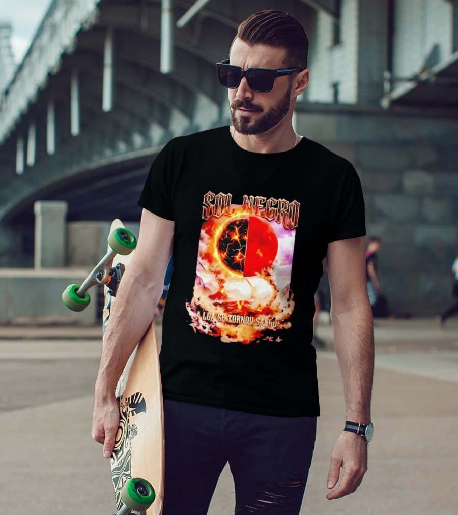 Sol Negro A Lua Se Tornou Sangue Eruptive Cosmic Phenomenon T-Shirt
