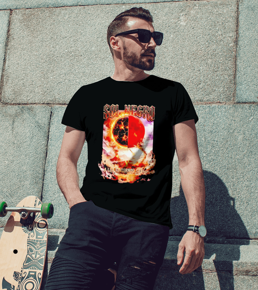 Sol Negro A Lua Se Tornou Sangue Eruptive Cosmic Phenomenon T-Shirt
