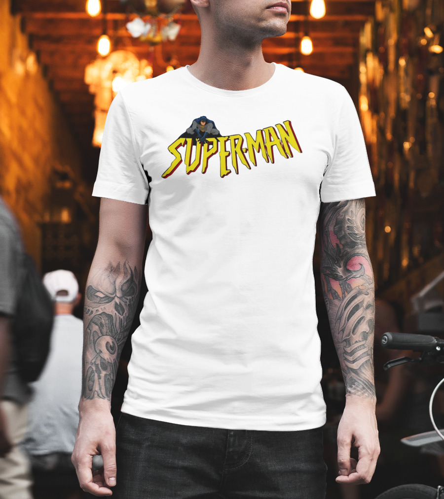 Batman Crouching On Superman Lettering DC Comics T-Shirt