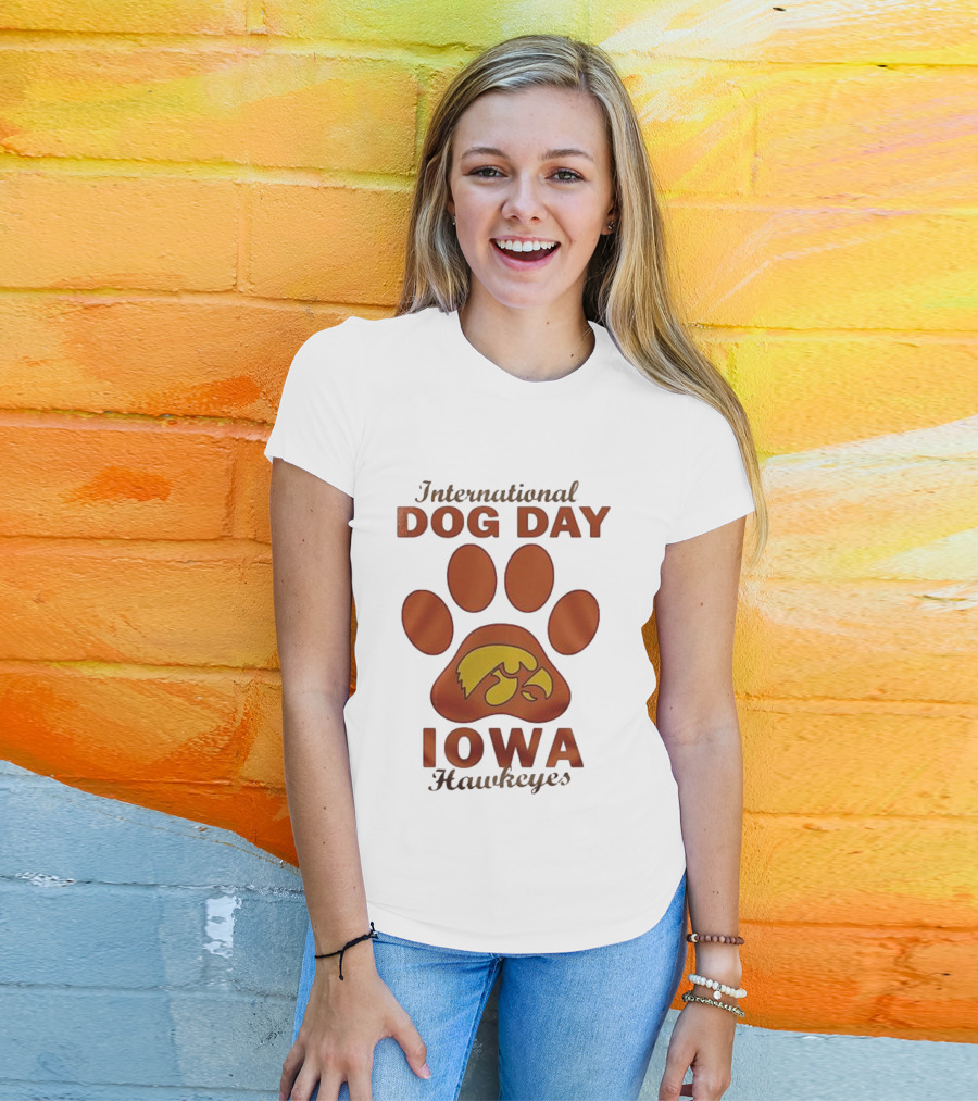 International Dog Day Iowa Hawkeyes Paw Print T-Shirt